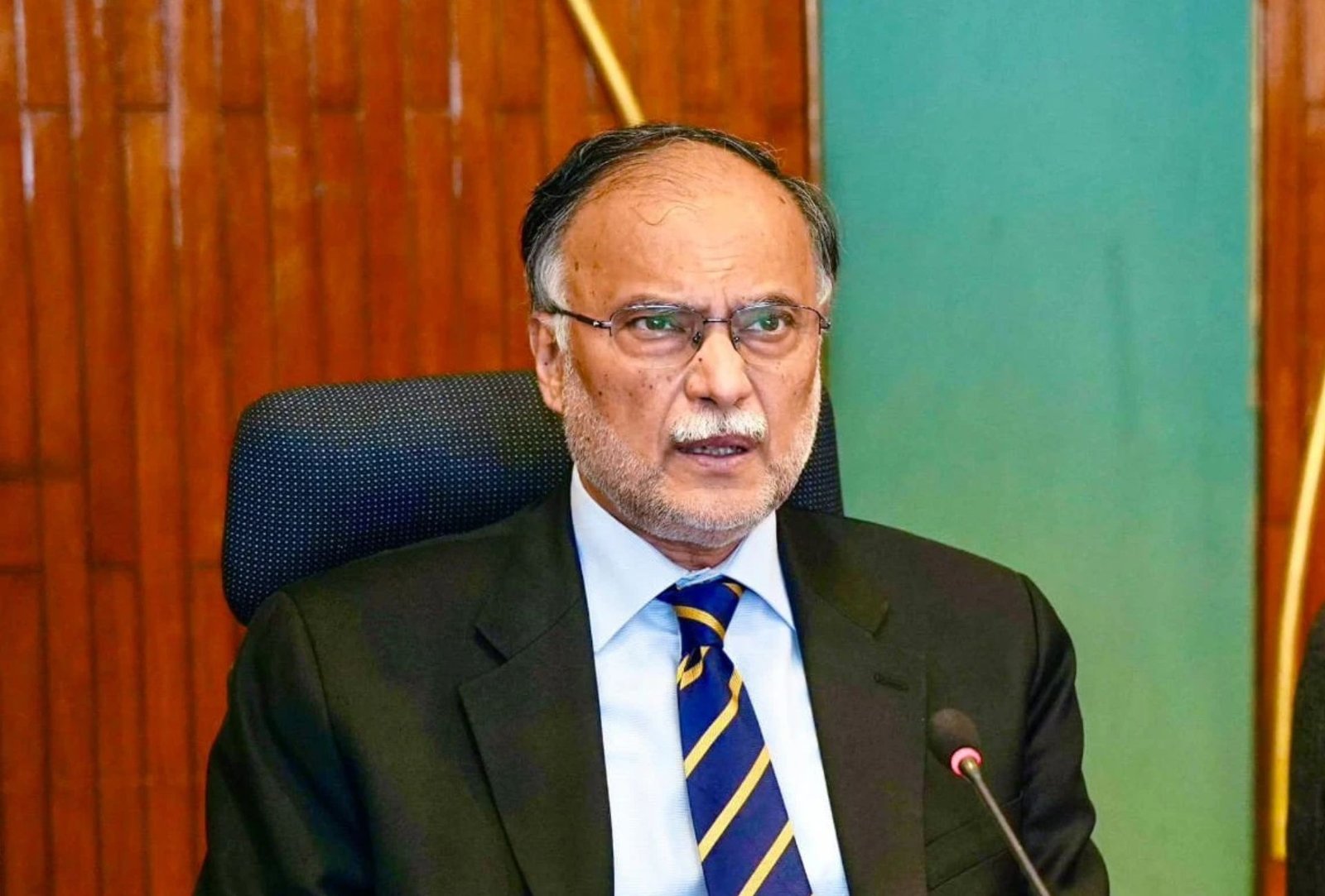 قومی بجٹ ترقیاتی فنڈز میں  کفایت شعاری،  عوامی بہبود کو اولین ترجیح دیں گے احسن اقبال