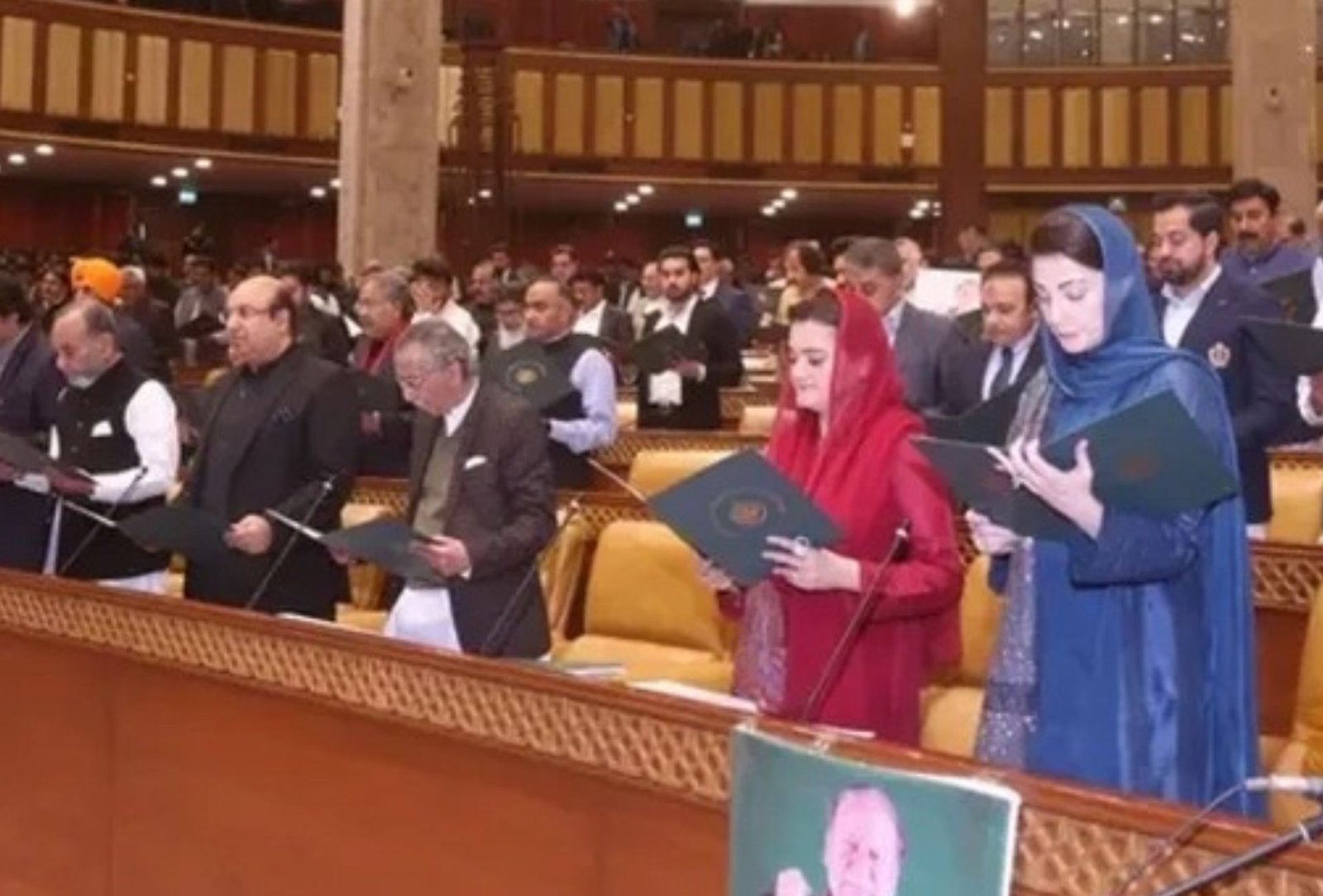 پنجاب اسمبلی میں ہنگامہ آرائی، 26 اپوزیشن ارکان 15 اجلاسوں کے لیے معطل