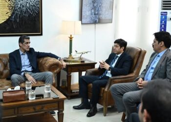دبئی : وزیر مملکت سمندر پار پاکستانیز عون چودھری کا قونصلیٹ کا دورہ