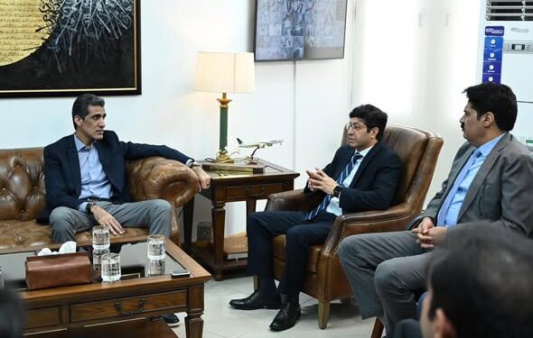 دبئی : وزیر مملکت سمندر پار پاکستانیز عون چودھری کا قونصلیٹ کا دورہ