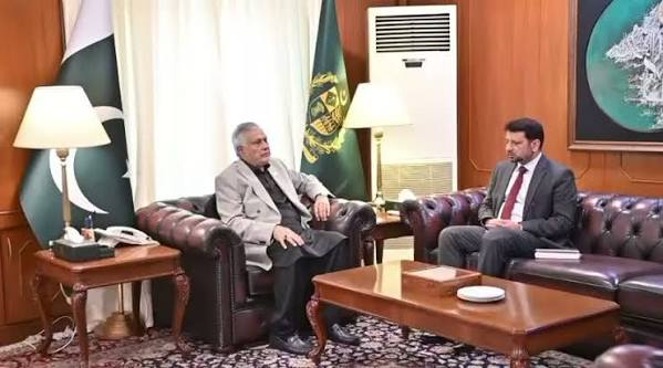 اسحاق ڈار سے چین کے لیے نامزد سفیر علی اسد گیلانی کی ملاقات