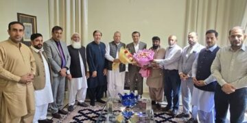 علی ڈار کی دبئی میں مسلم لیگ ن کے عہدیداران سے ملاقات