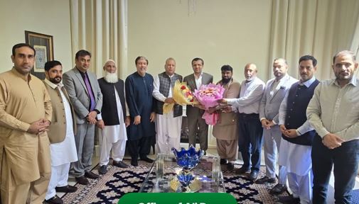 علی ڈار کی دبئی میں مسلم لیگ ن کے عہدیداران سے ملاقات