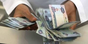 بڑھتی مہنگائی: شارجہ میں سرکاری ملازمین کی کم از کم تنخواہ 15 لاکھ روپے مقرر