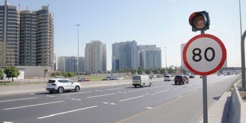 دبئی کی سڑکوں پر رفتار کا نیا ضابطہ، پانچ شاہراہوں کے اسپیڈ لمٹس تبدیل
