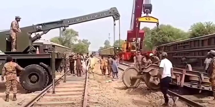 رحمان بابا ٹرین حادثے کے بعد ٹریک بحال
