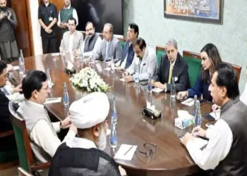 سیاسی بحران کے خاتمے کے لیے رابطے تیز