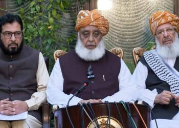 مولانا فضل الرحمان نے کے پی میں گورنر راج اور ایمرجنسی کا نفاذ یکسر مسترد کردیا