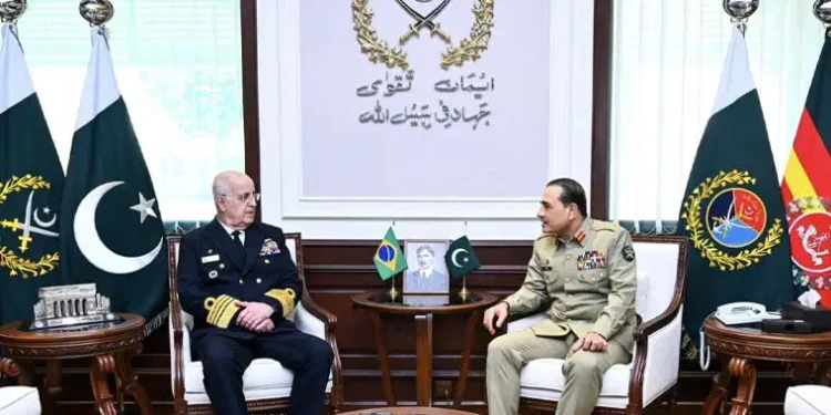 فیلڈ مارشل عاصم منیر سے برازیلی فوجی وفد کی ملاقات، دفاعی تعاون بڑھانے پر اتفاق