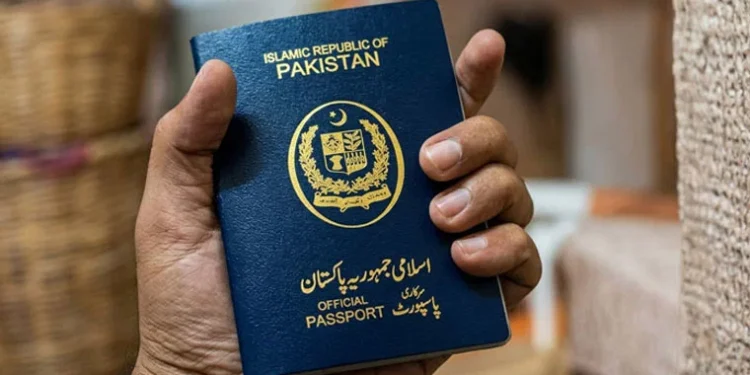 سینیٹ ارکان کو تاحیات بلیو پاسپورٹ دینے کا بل منظور