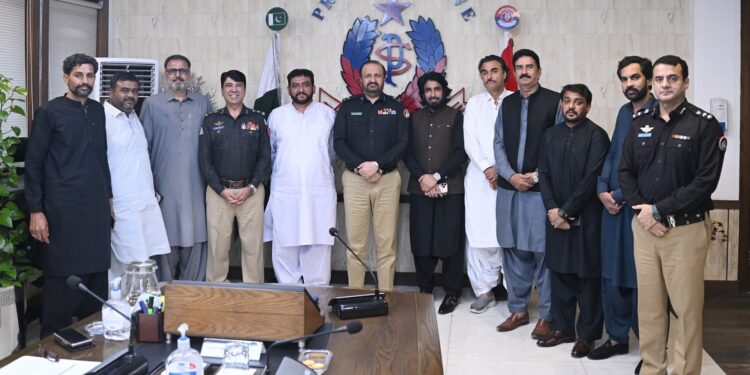 سندھ کی شاہراہوں پر ٹرانسپورٹرز کا تحفظ یقینی بنانے کیلئے 2 کمیٹیاں قائم