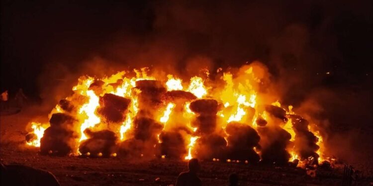 ترکیہ میں آسمانی بجلی گرنے سے 500 ٹن بھوسا جل کر خاکستر