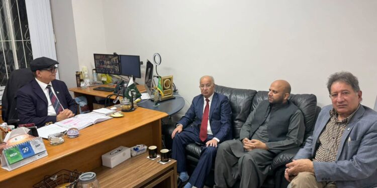 راجہ نجابت حسین کی وفد کے ہمراہ بیرسٹر امجد ملک سے خصوصی ملاقات