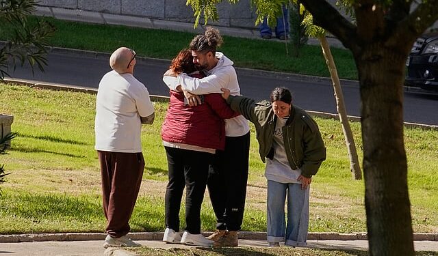 اسپین میں ٹرین حادثہ، 74 افراد جاں بحق، لاپتا مسافروں کی تلاش جاری