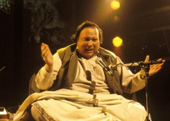 شہنشاہِ قوالی نصرت فتح علی خان کا 78 واں یومِ پیدائش آج منایا جا رہا ہے