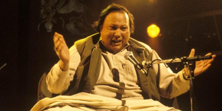 شہنشاہِ قوالی نصرت فتح علی خان کا 78 واں یومِ پیدائش آج منایا جا رہا ہے