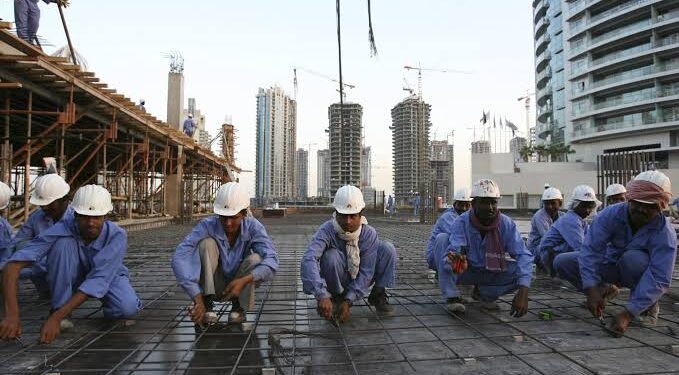 عمان میں غیر ملکی کارکنوں کیلئے خصوصی ورک پرمٹ سروس متعارف